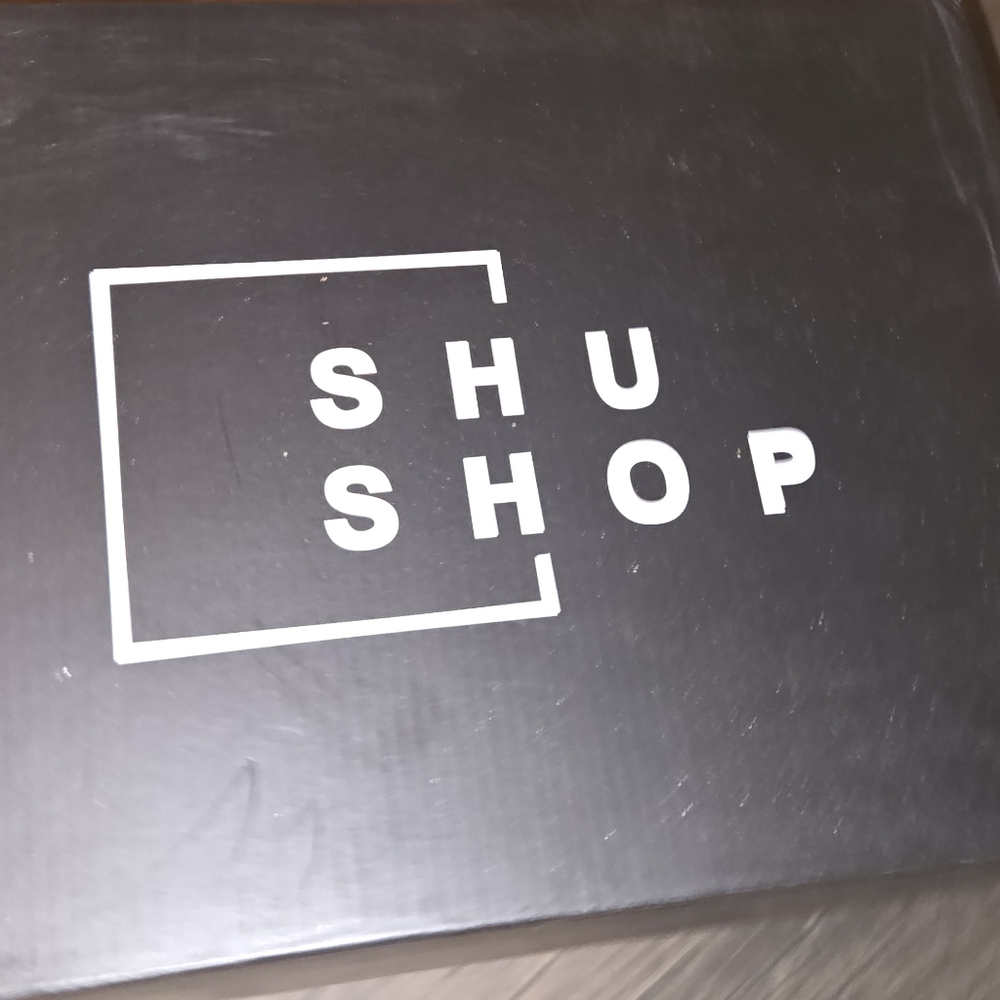 SHU SHOP Black Logo Box